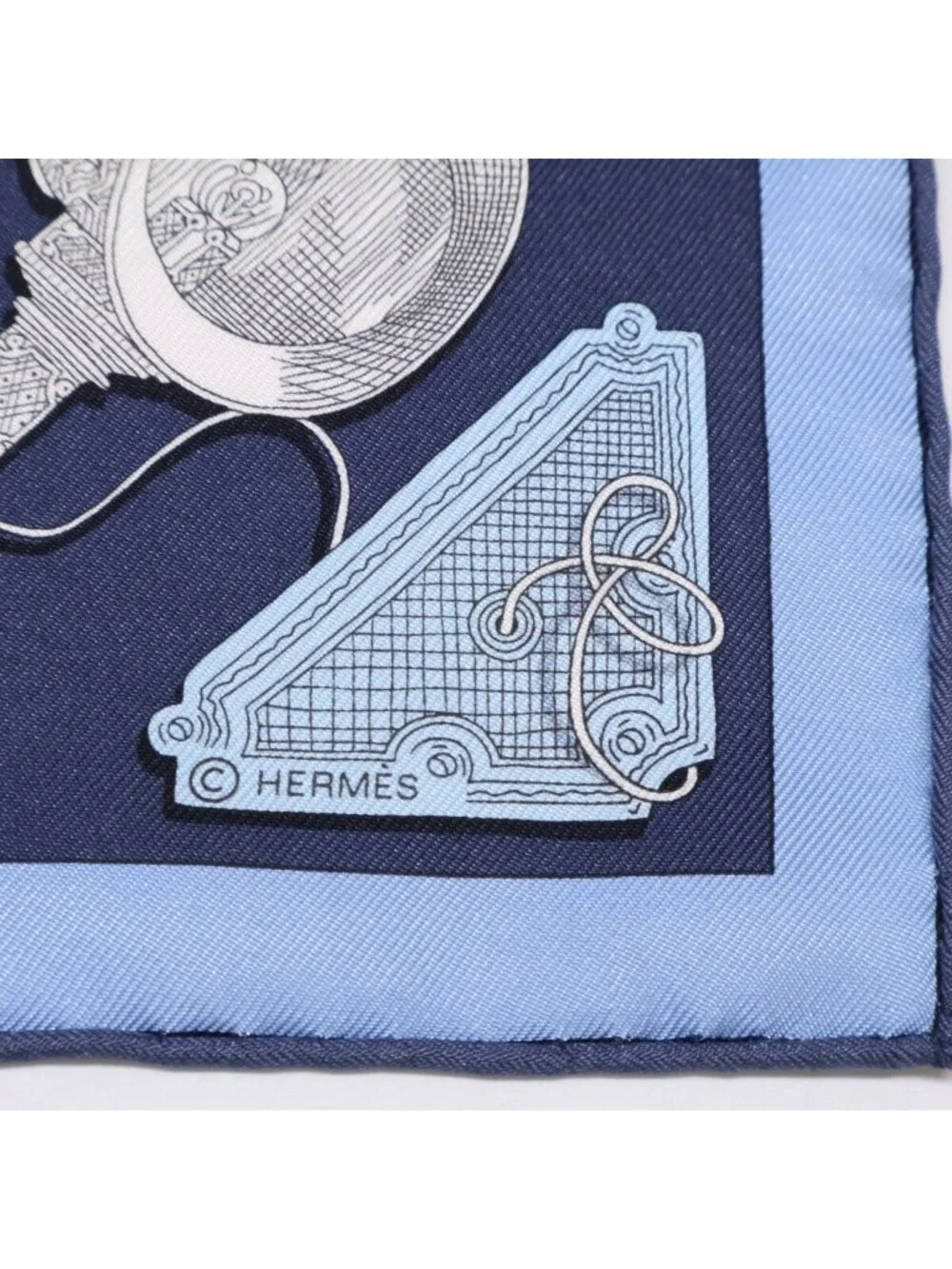 Hermes 02 Merveilleuses Lanternes Silk Carre 45 Scarf